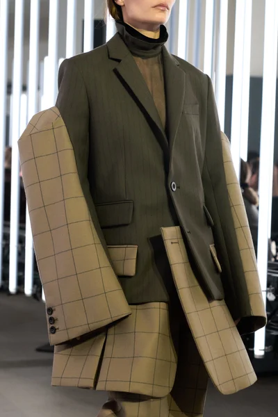 Look 28